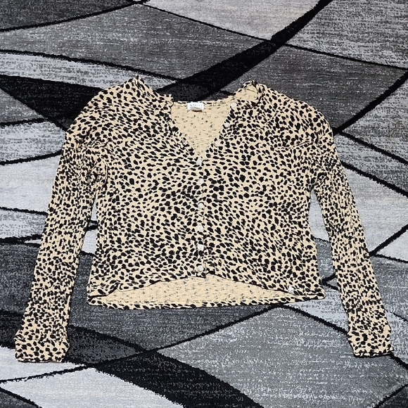 Billabong Tops - BILLABONG LEOPARD PRINT RIBBED BUTTON-DOWN CROP LONG-SLEEVE TOP
